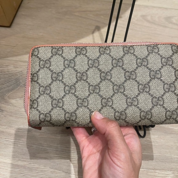 Gucci zip around wallet - Picture 4 of 7